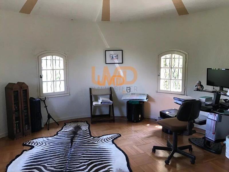 Maison - 282 m² - 11 pièces