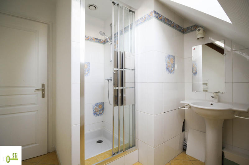 Maison - 270 m² - 8 pièces