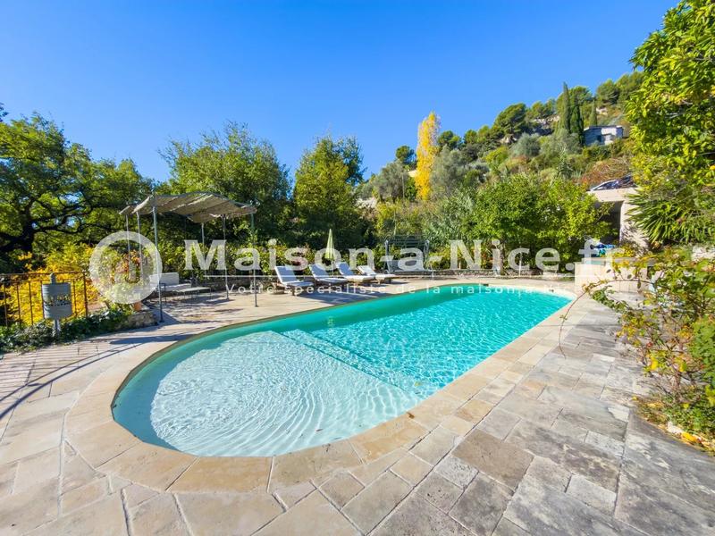 Maison - 285 m² - 10 pièces