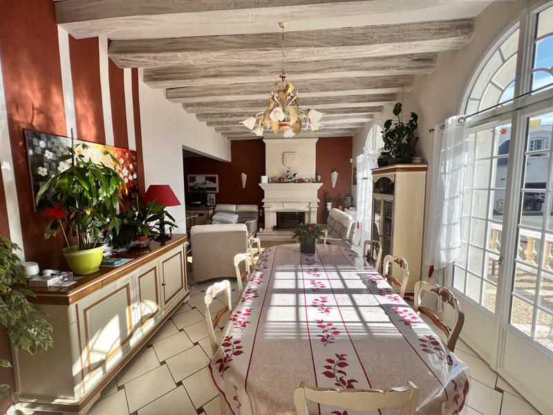 Maison - 320 m² - 9 pièces