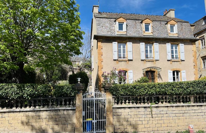 Maison - 232 m² - 11 pièces