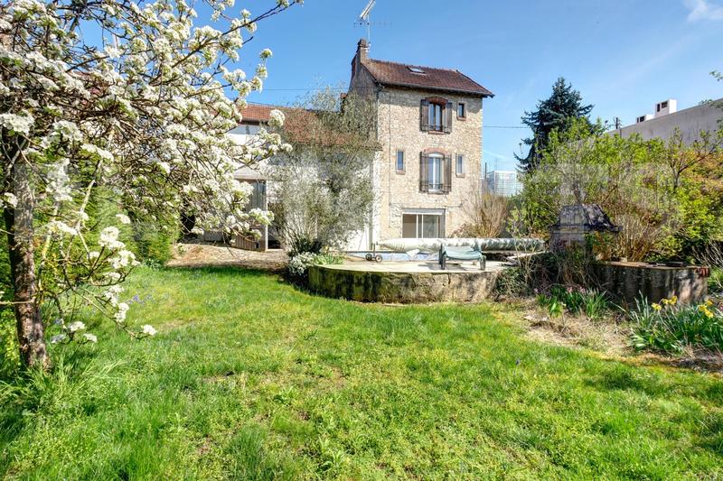 Maison - 183 m² - 8 pièces