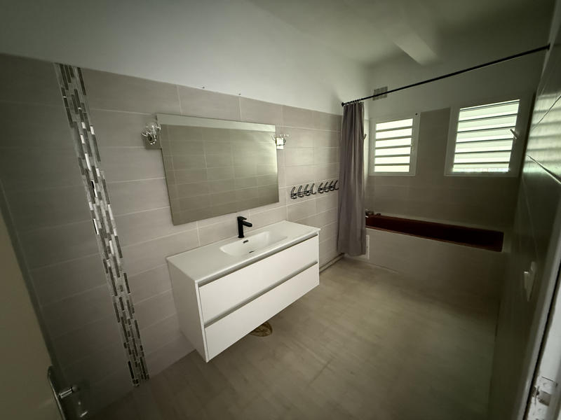 Maison - 202 m² - 7 pièces