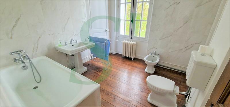 Maison de maîtres - 279 m² - 11 pièces