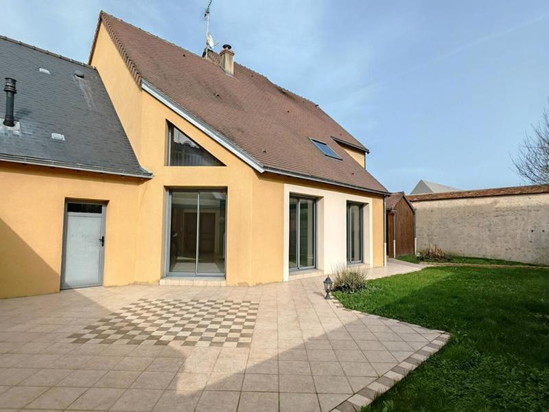 Maison - 182 m² - 7 pièces
