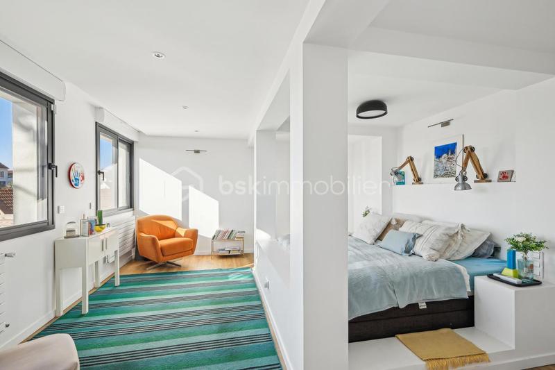 Maison - 234 m² - 7 pièces