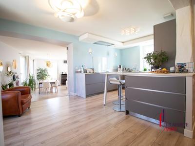 Maison - 172 m² - 8 pièces