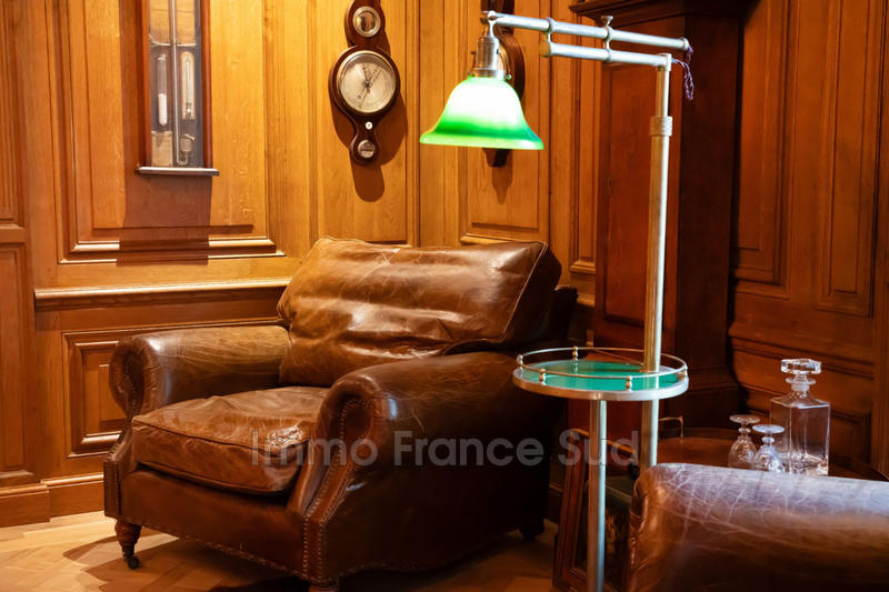 Maison - 717 m² - 19 pièces