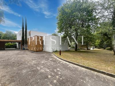 Maison - 209 m² - 6 pièces