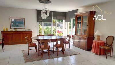 Villa - 250 m² - 8 pièces