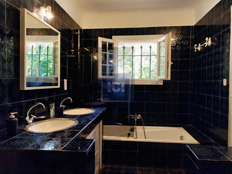 Villa - 560 m² - 15 pièces