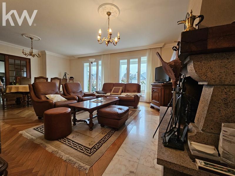 Maison - 220 m² - 7 pièces