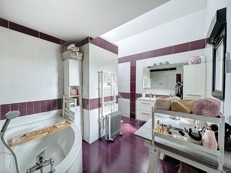 Maison - 225 m² - 8 pièces