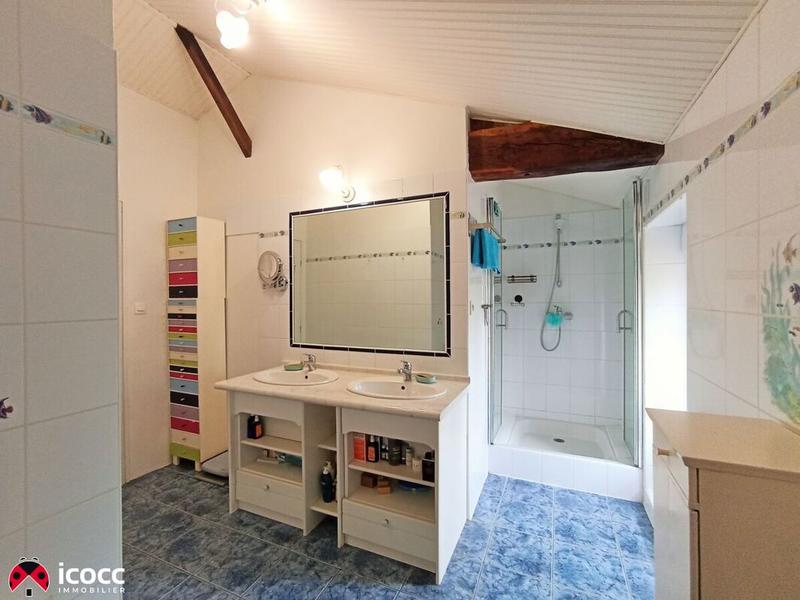 Propriété - 217 m² - 10 pièces