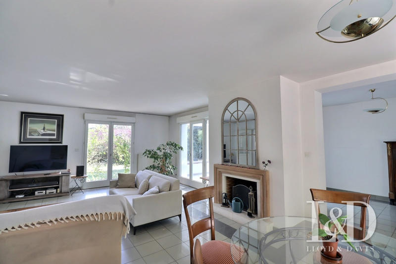 Maison contemporaine - 230 m² - 9 pièces