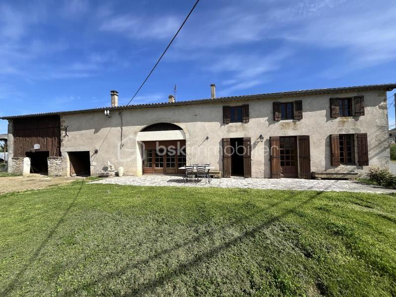 Maison en pierre - 160 m² - 9 pièces