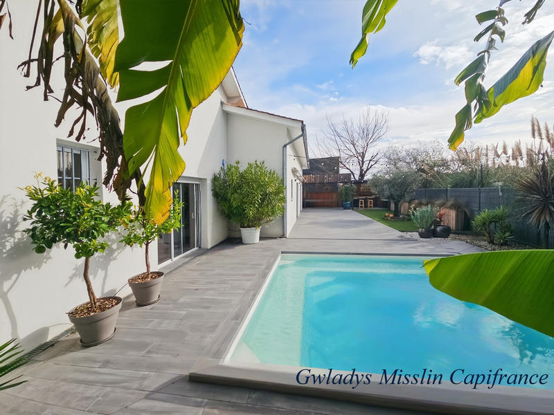 Propriété - 441 m² - 9 pièces