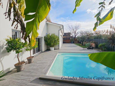 Propriété - 441 m² - 9 pièces