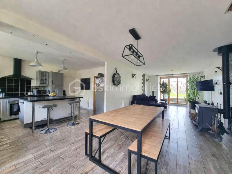 Maison - 203 m² - 7 pièces