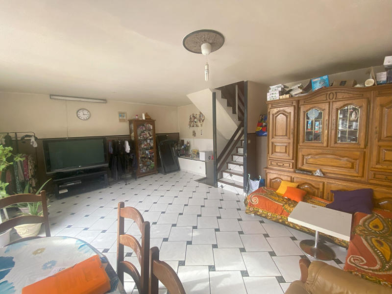 Maison - 93 m² - 8 pièces