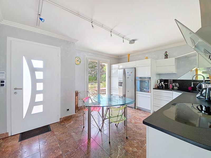 Maison - 240 m² - 6 pièces