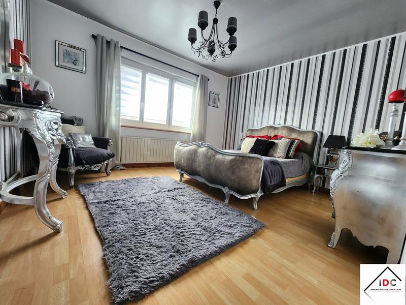 Maison - 240 m² - 7 pièces