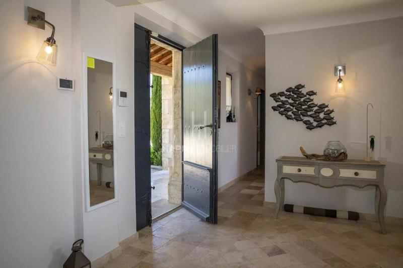 Propriété - 240 m² - 9 pièces