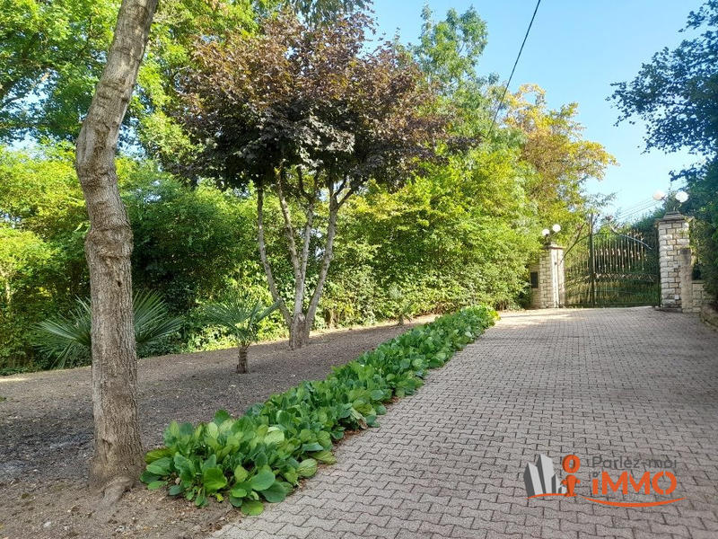 Maison - 300 m² - 8 pièces