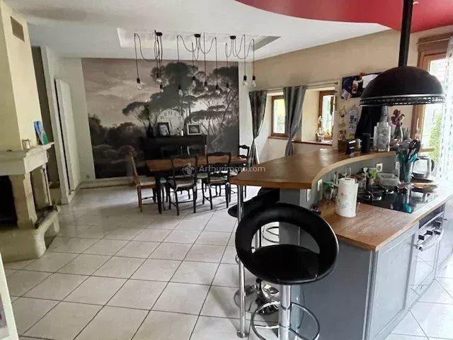 Maison - 318 m² - 7 pièces