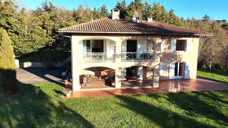 Maison de maîtres - 200 m² - 7 pièces