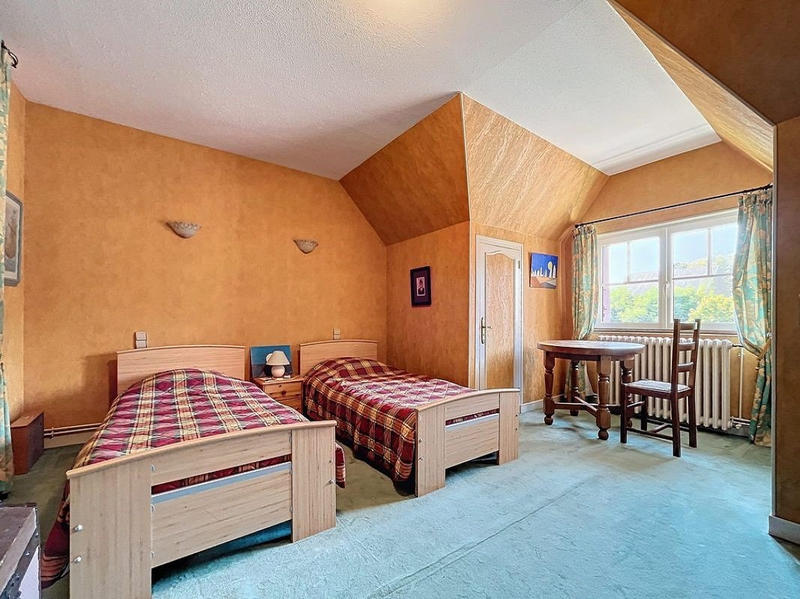 Maison - 201 m² - 9 pièces