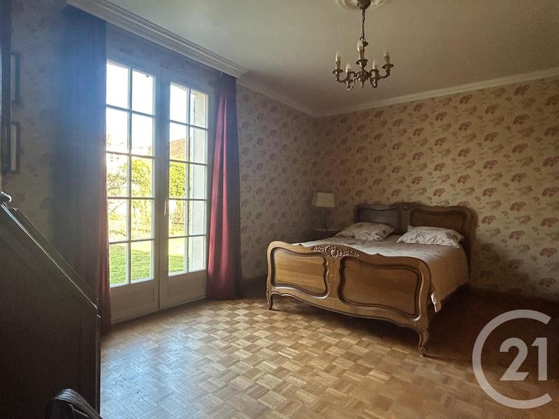 Maison - 182 m² - 8 pièces