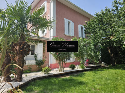 Maison - 224 m² - 9 pièces