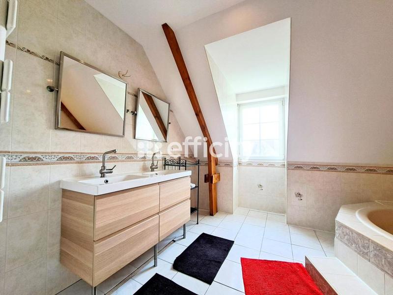 Maison - 230 m² - 8 pièces