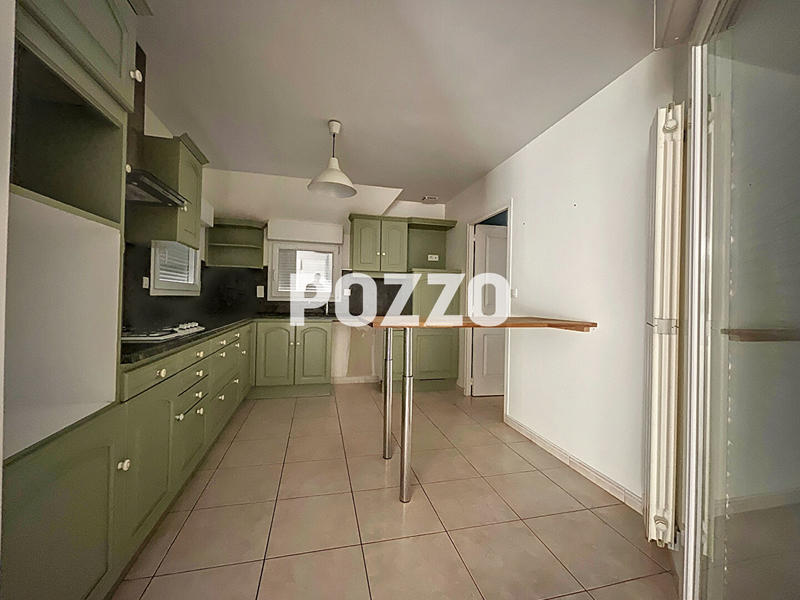 Maison - 180 m² - 8 pièces