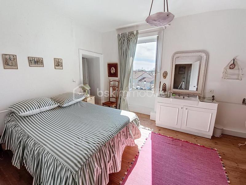 Demeure - 250 m² - 8 pièces