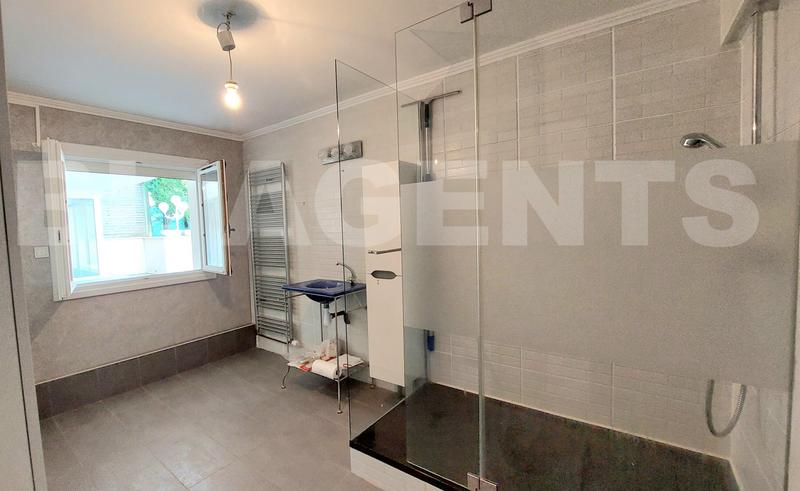 Maison - 295 m² - 9 pièces