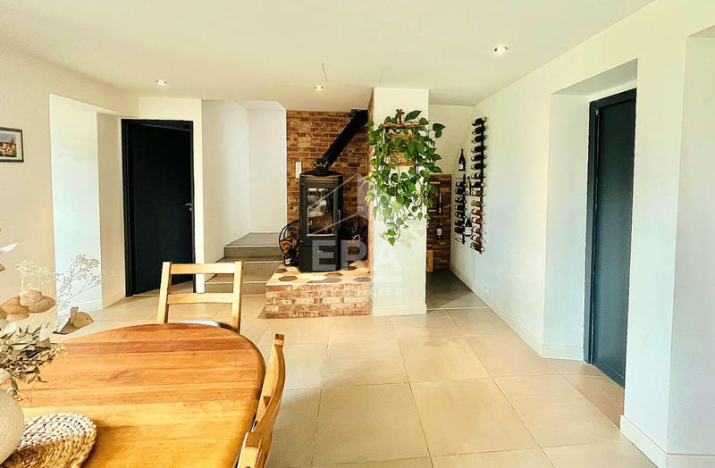 Maison - 236 m² - 8 pièces