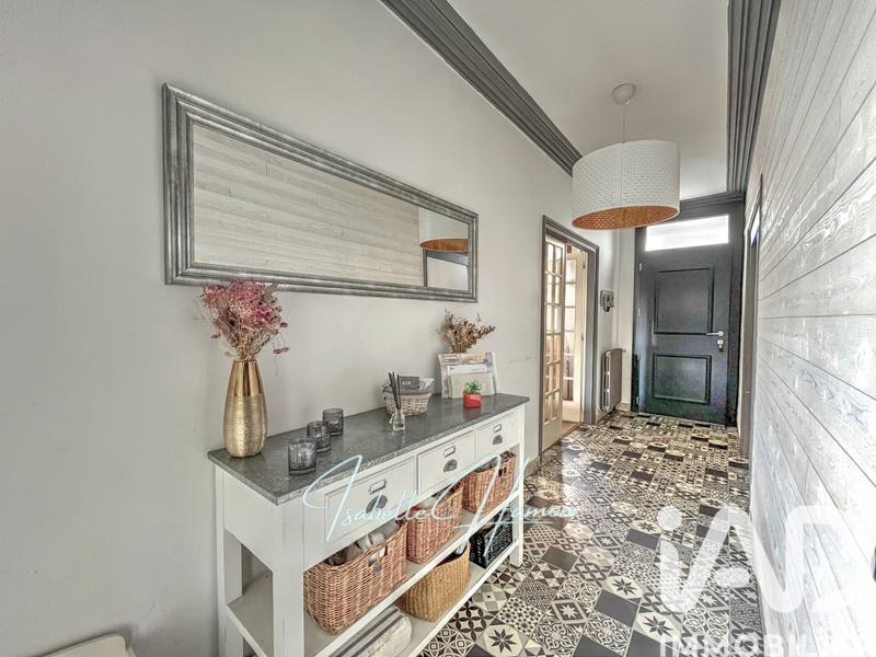 Maison - 212 m² - 9 pièces