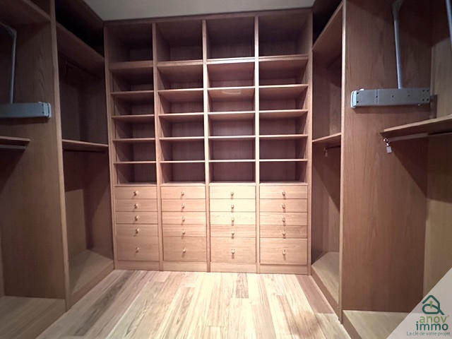 Propriété - 337 m² - 5 pièces