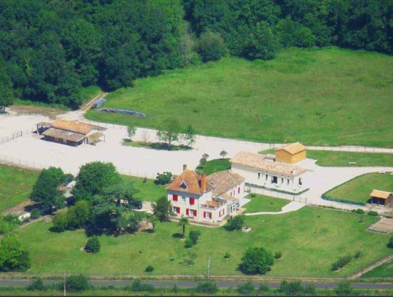 Propriété - 385 m² - 21 pièces