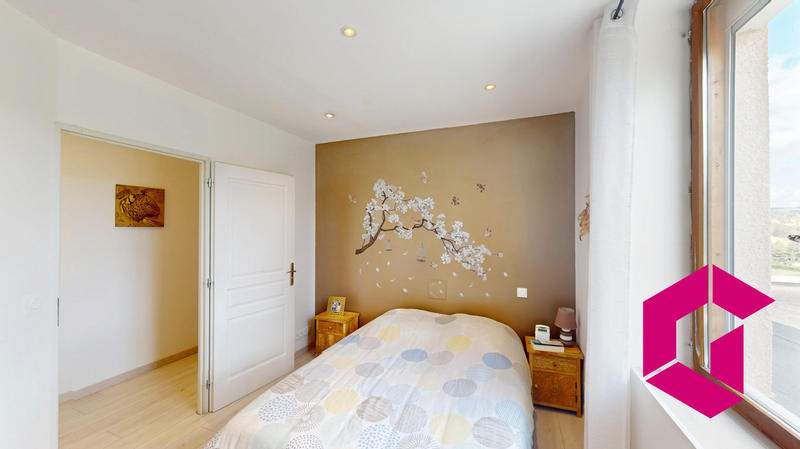 Maison - 99 m² - 4 pièces