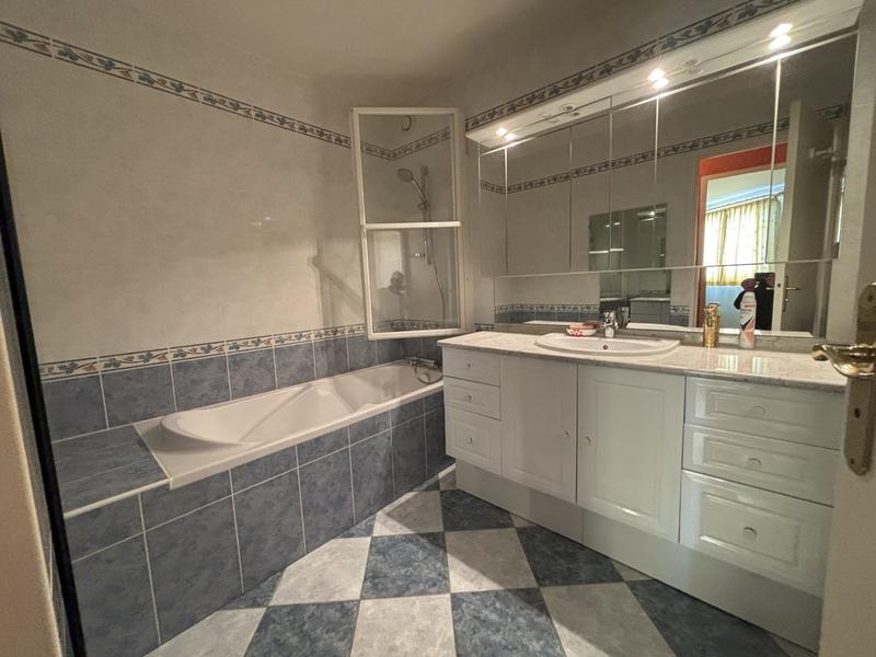 Appartement - 84 m² - 4 pièces