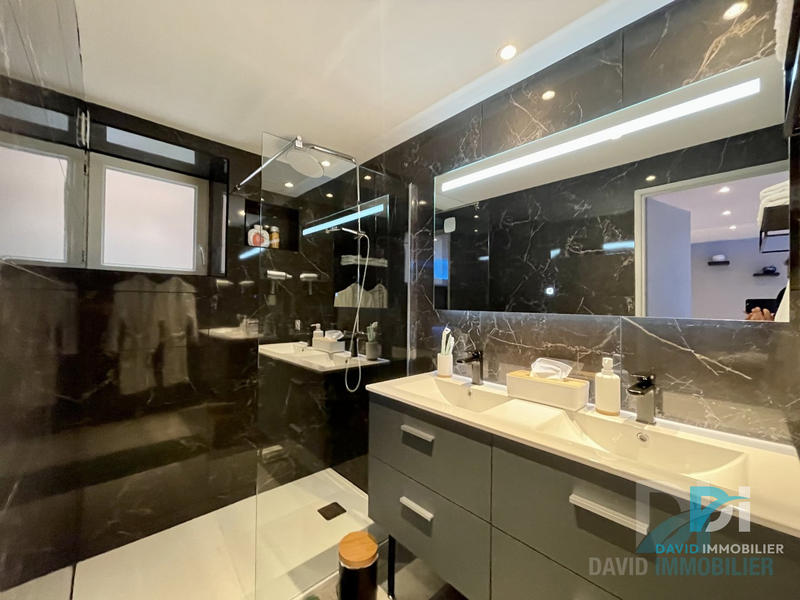 Immeuble - 246 m² - 8 pièces