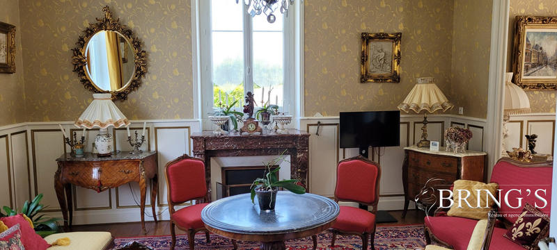 Maison - 222 m² - 9 pièces