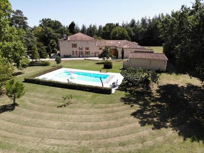 Demeure - 432 m² - 10 pièces