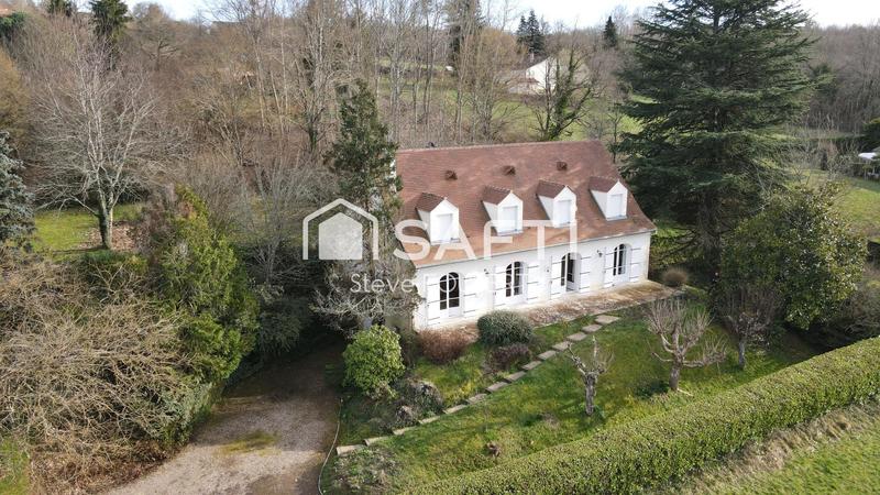 Maison - 208 m² - 8 pièces