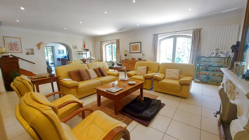 Villa - 285 m² - 6 pièces