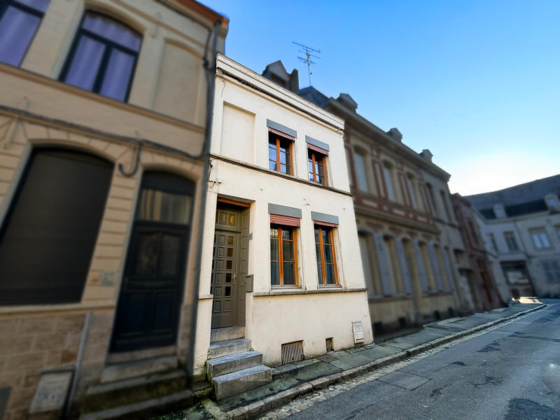 Maison - 90 m² - 5 pièces