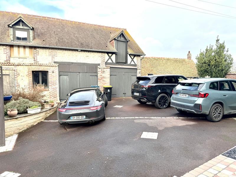 Maison - 230 m² - 8 pièces